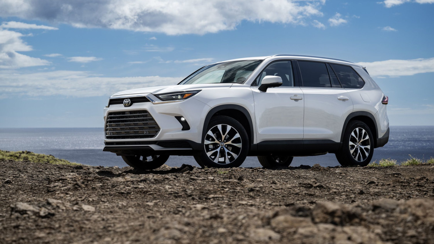 Comparison Toyota Grand Highlander Hybrid MAX Platinum 2024 vs
